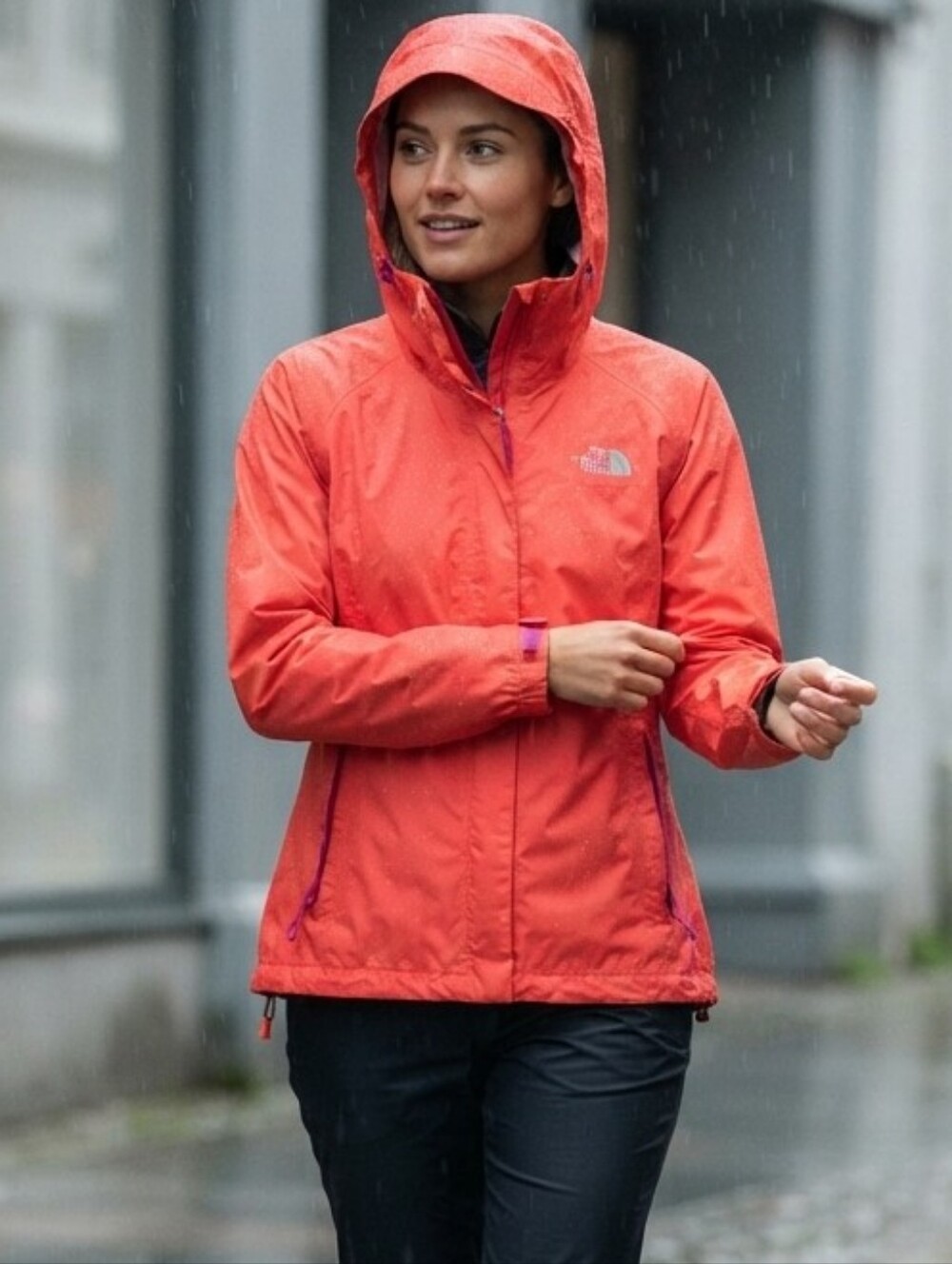 The North Face HyVent 2.5L Packable Hooded Rain Jacket Women's Medium